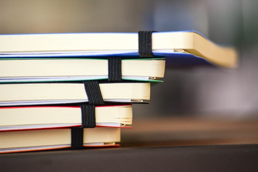 shallow focus photography of stack of book - Educational content about lerntechniken